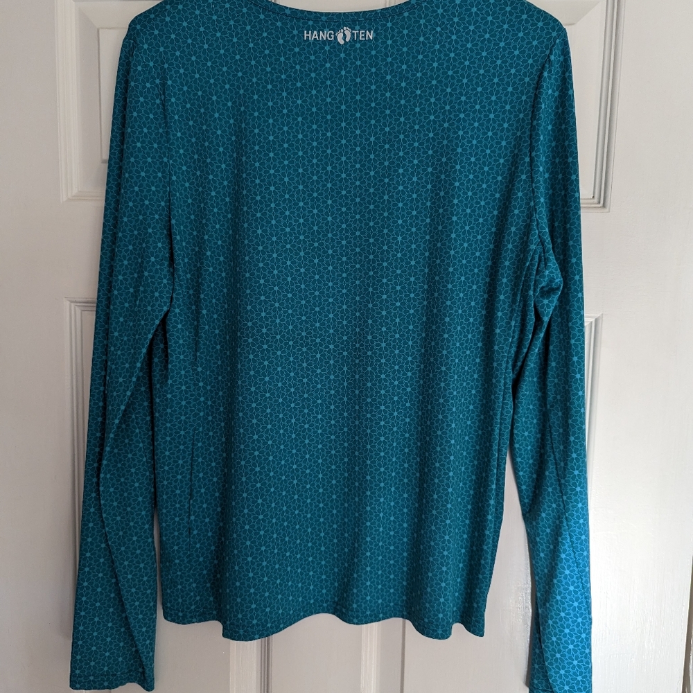 Hang Ten training top